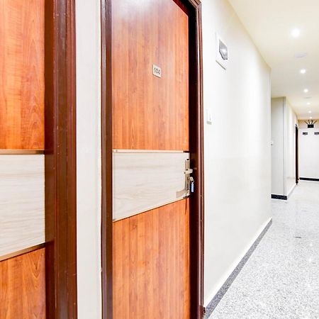 Super Townhouse Kaikhali Near Airport Kolkata Eksteriør bilde