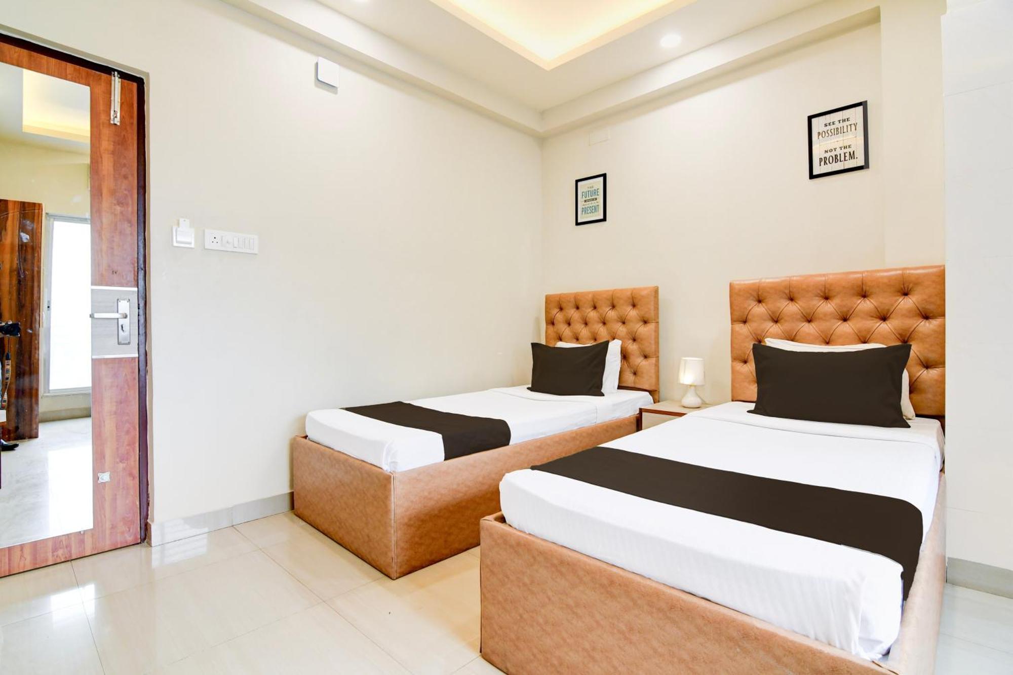 Super Townhouse Kaikhali Near Airport Kolkata Eksteriør bilde