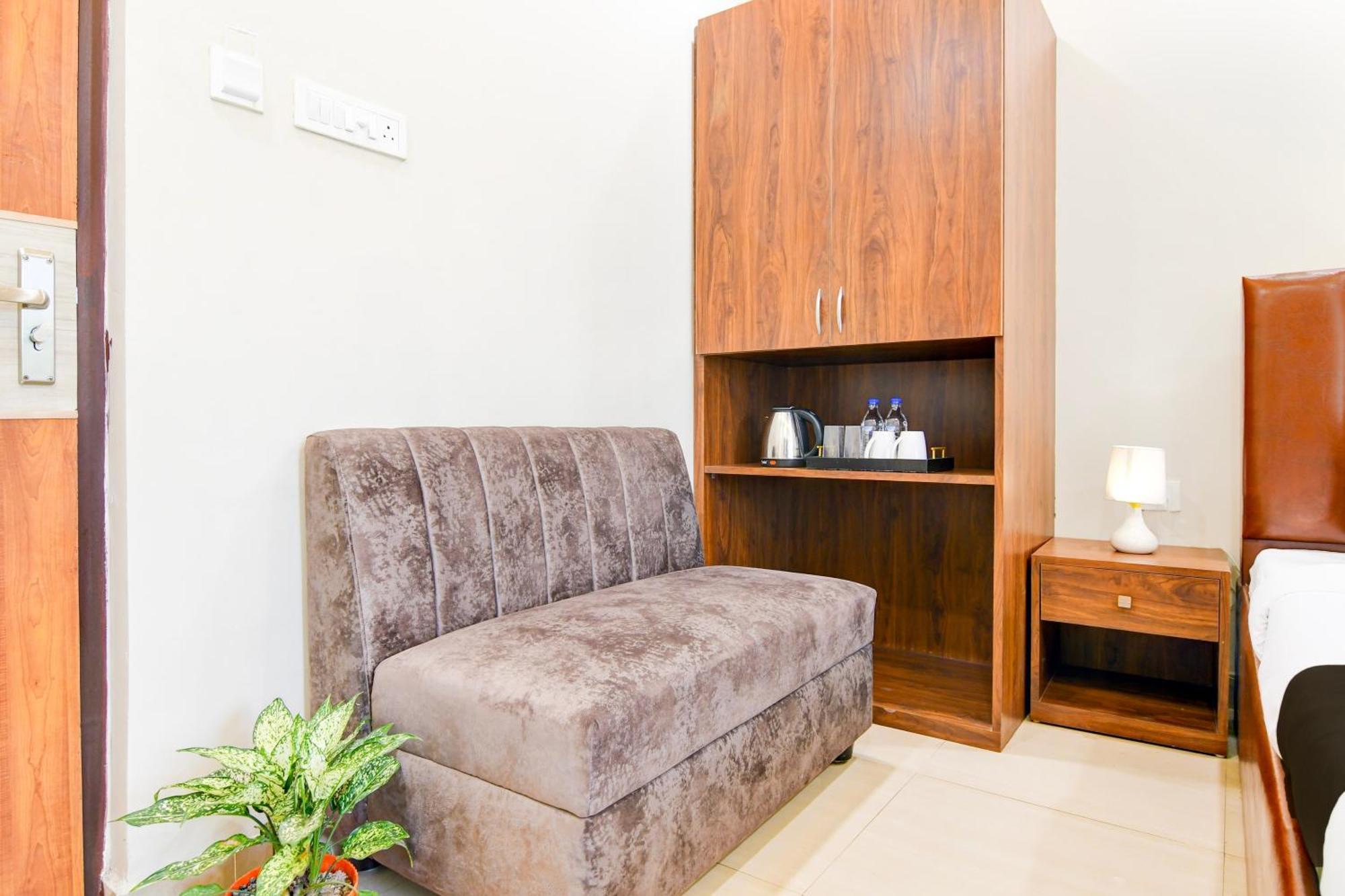 Super Townhouse Kaikhali Near Airport Kolkata Eksteriør bilde
