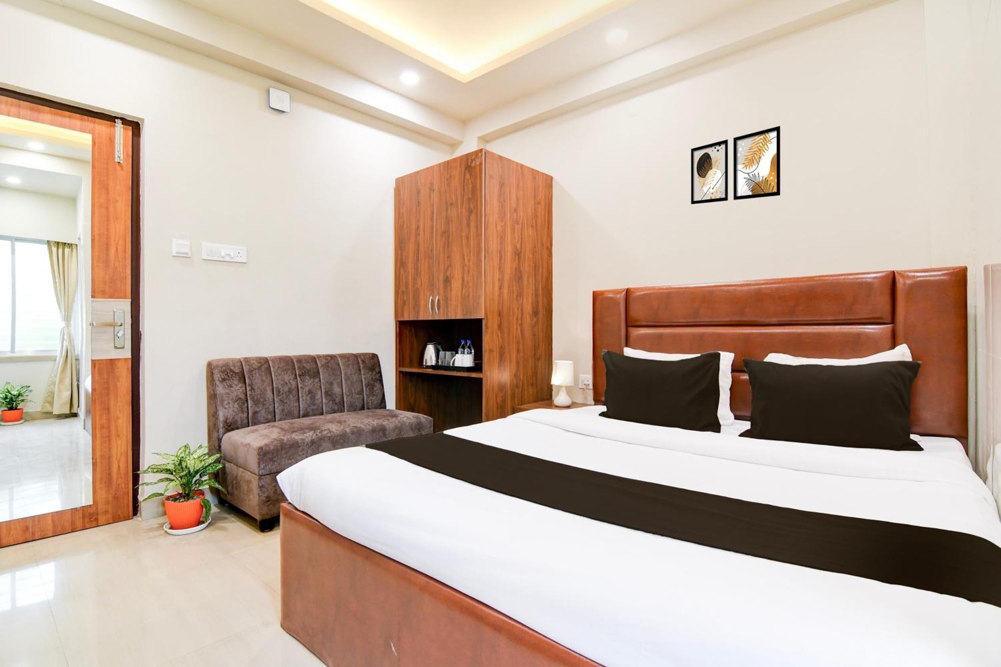 Super Townhouse Kaikhali Near Airport Kolkata Eksteriør bilde