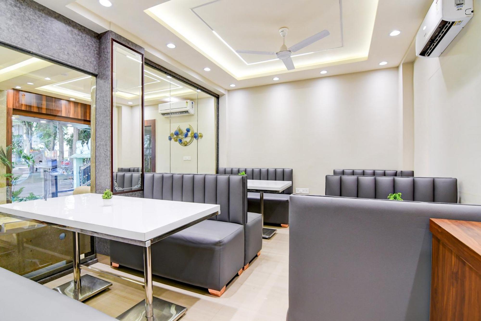 Super Townhouse Kaikhali Near Airport Kolkata Eksteriør bilde