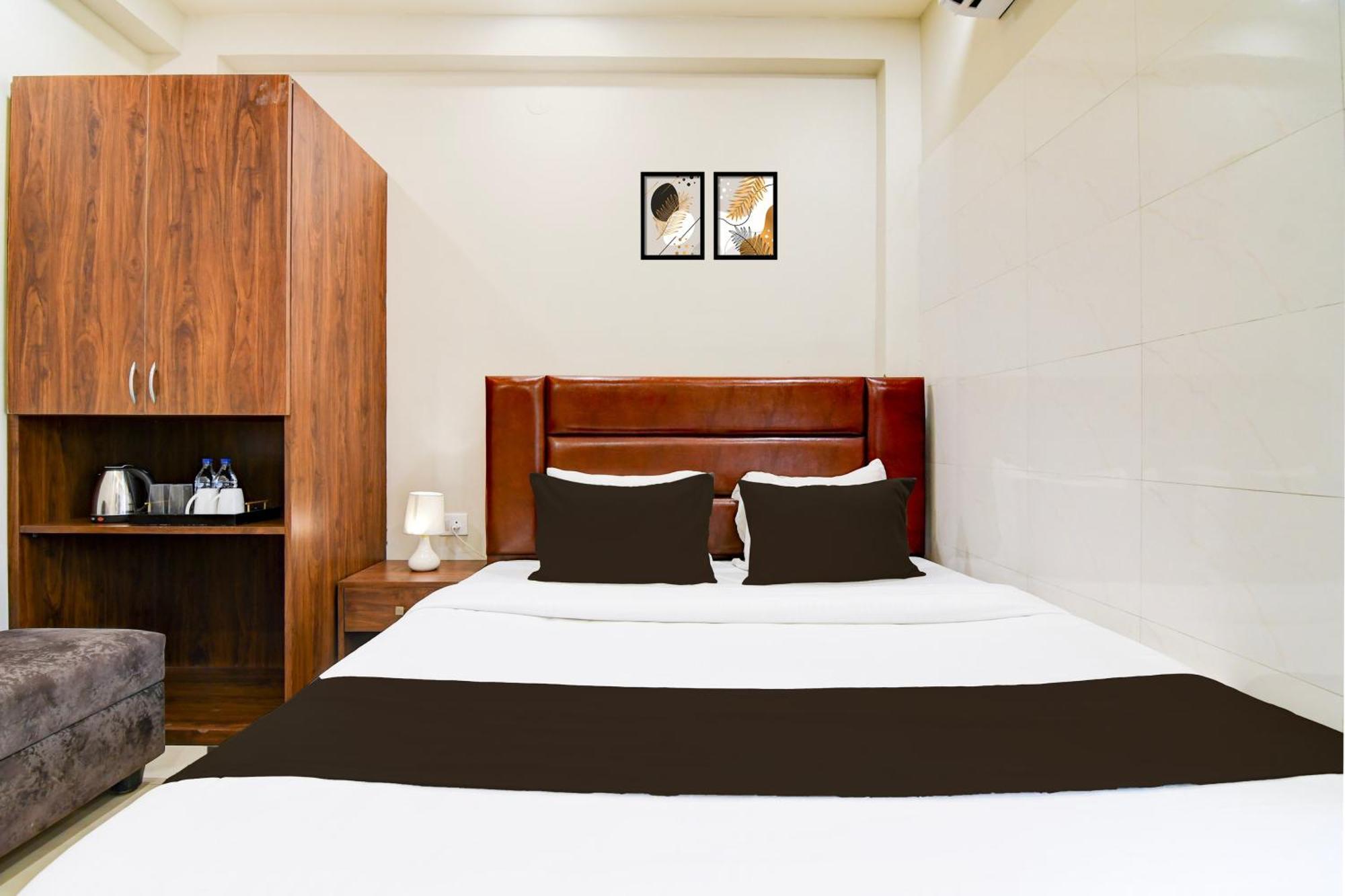 Super Townhouse Kaikhali Near Airport Kolkata Eksteriør bilde