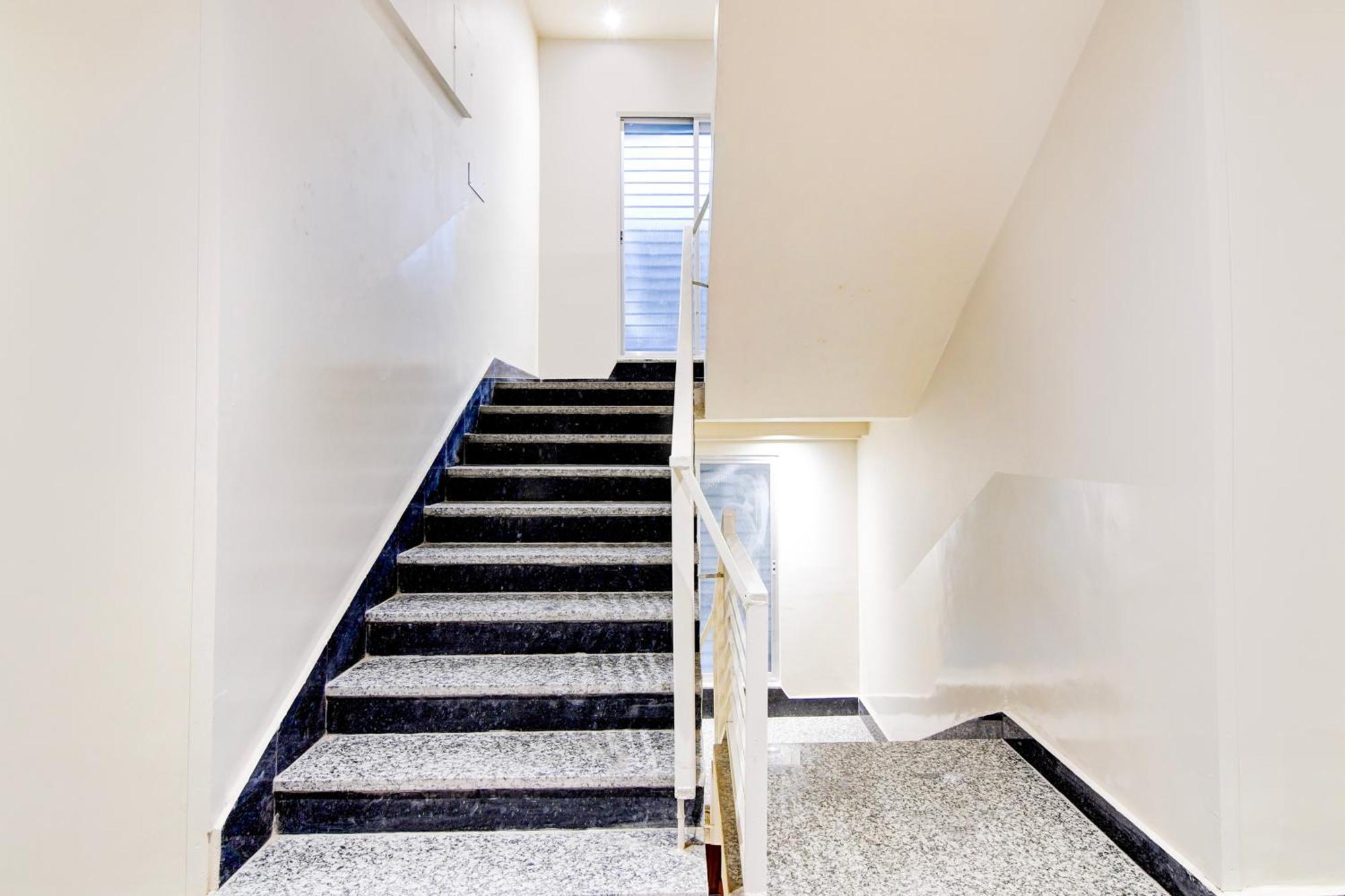 Super Townhouse Kaikhali Near Airport Kolkata Eksteriør bilde