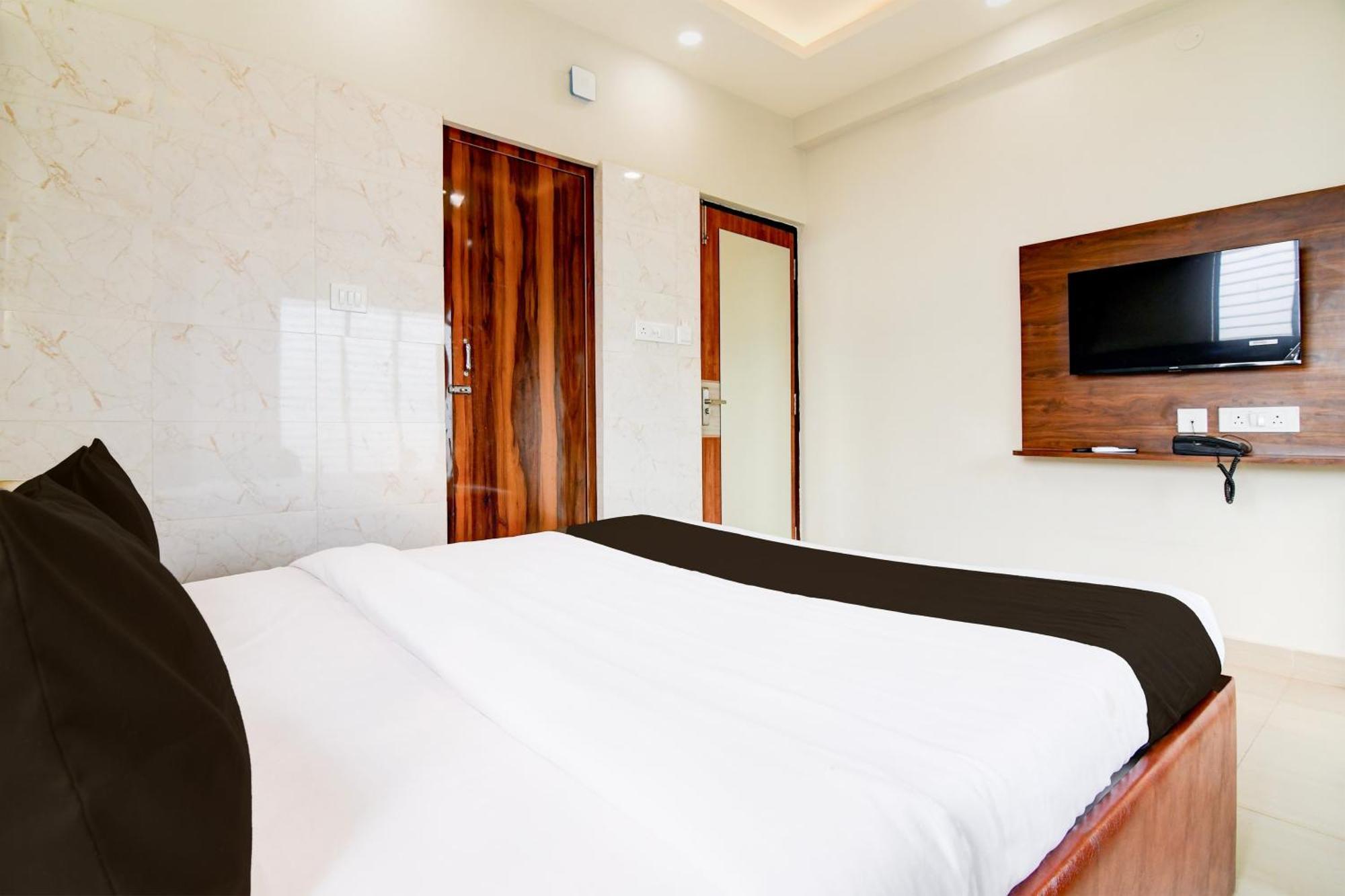 Super Townhouse Kaikhali Near Airport Kolkata Eksteriør bilde