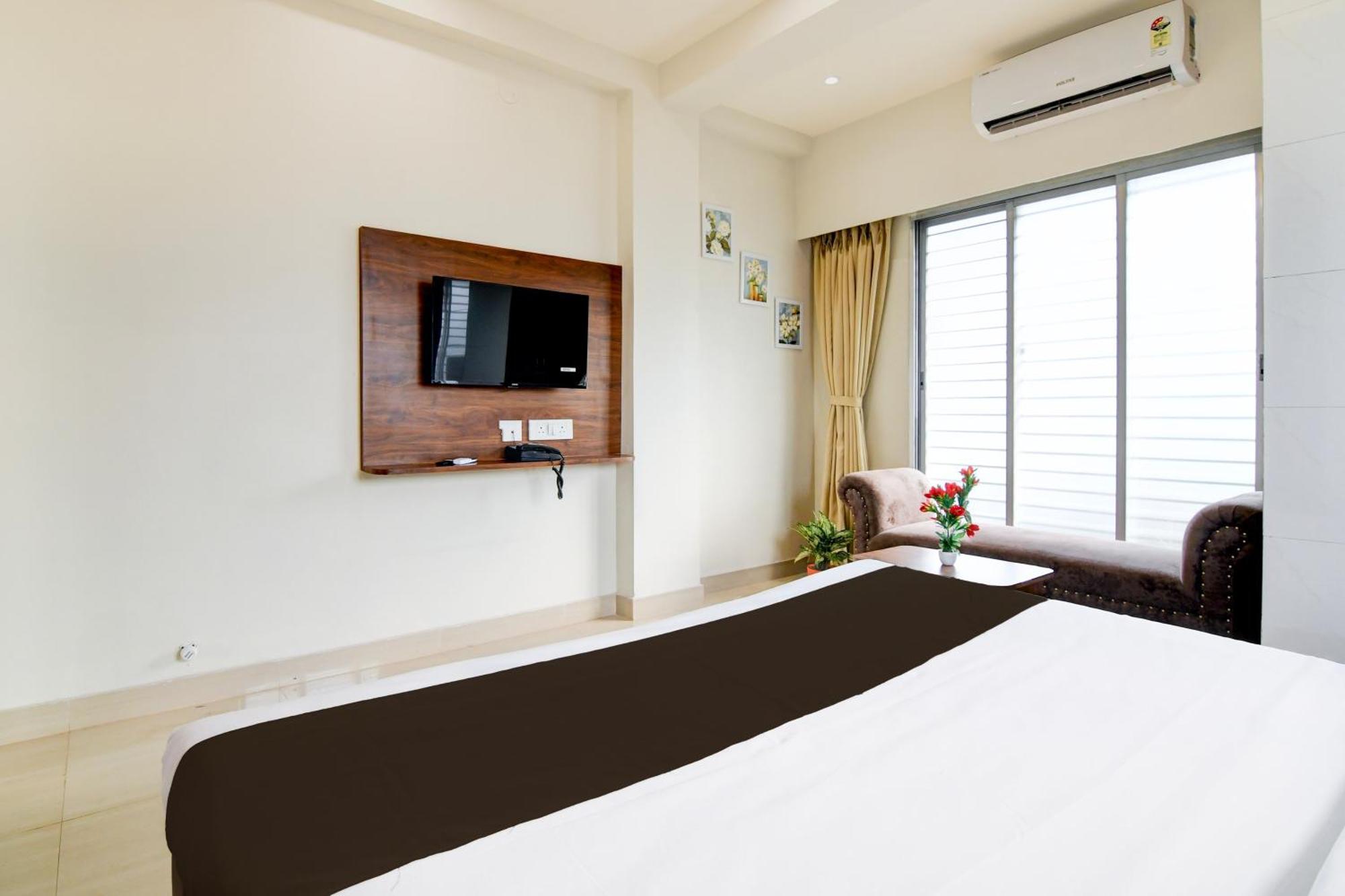 Super Townhouse Kaikhali Near Airport Kolkata Eksteriør bilde